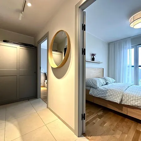 Madalinskiego 25 - Balcony & Lift - 700m Main Station Apartment Wroclaw