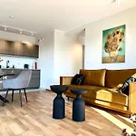 Madalinskiego 25 - Balcony & Lift - 700m Main Station شقة