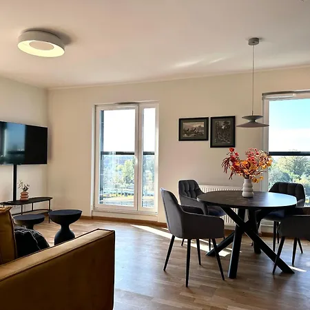 Madalinskiego 25 - Balcony & Lift - 700m Main Station